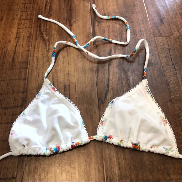 Agua Doce Cheeky Brazilian Bikini set small floral - Picture 8 of 9